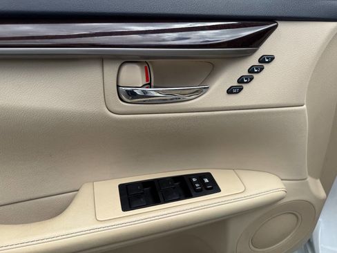 Used 2013 Lexus ES 350 w/ Premium Pkg FWD image 17