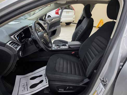 Used 2018 Ford Fusion SE FWD image 15