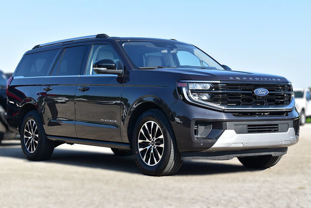 Used 2025 Ford Expedition Max Platinum AWD/4WD image 3