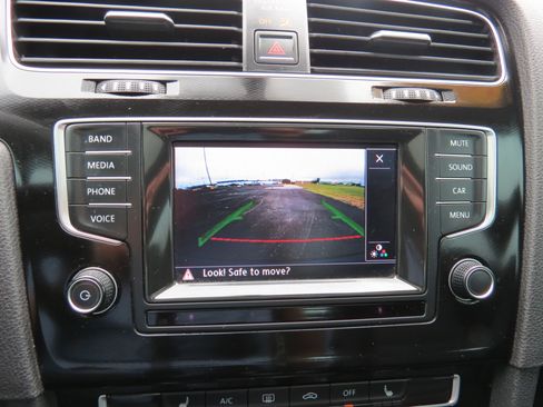 Used 2015 Volkswagen GTI SE FWD image 20