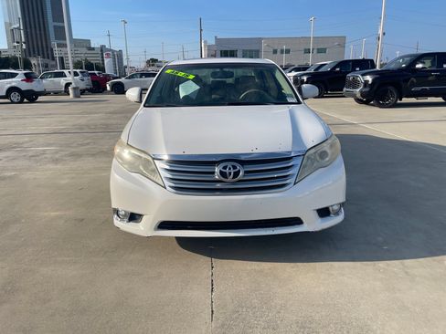 Used 2011 Toyota Avalon FWD image 9