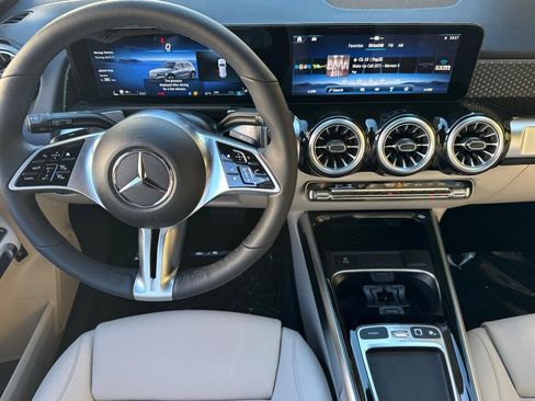 New 2025 Mercedes-Benz GLB 250 4MATIC image 25