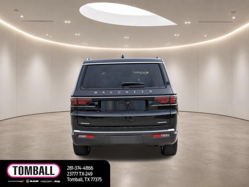 Used 2022 Jeep Wagoneer Series III w/ Premium Group I AWD/4WD image 6