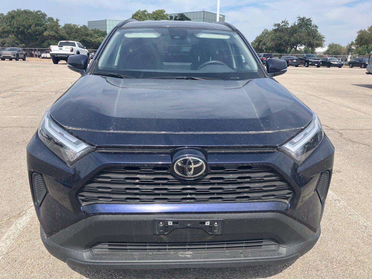 Used 2025 Toyota RAV4 XLE AWD/4WD image 2