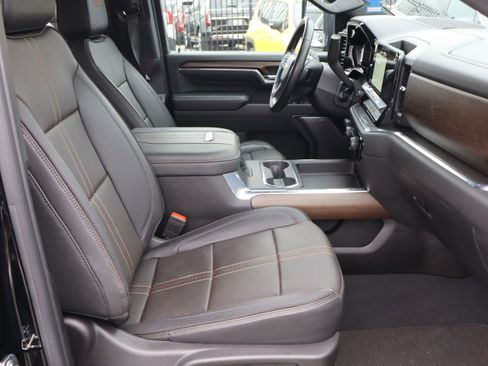 Used 2024 Chevrolet Silverado 3500 High Country w/ Technology Package image 40