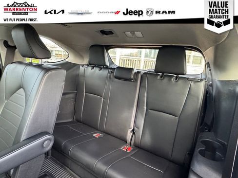 Used 2023 Toyota Highlander XLE image 35