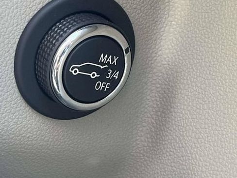 Used 2023 Cadillac XT4 Luxury w/ Cold Weather Package FWD image 21