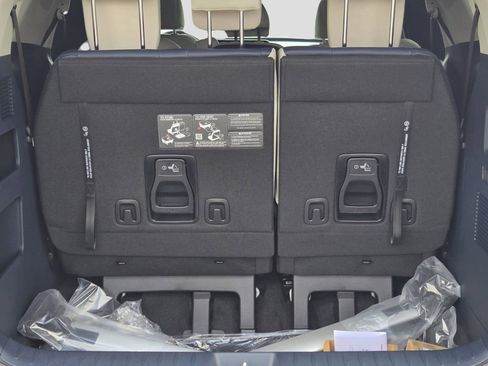 New 2026 Kia Carnival EX image 14