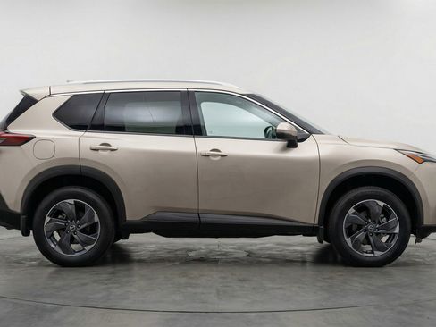 Used 2025 Nissan Rogue SV image 11
