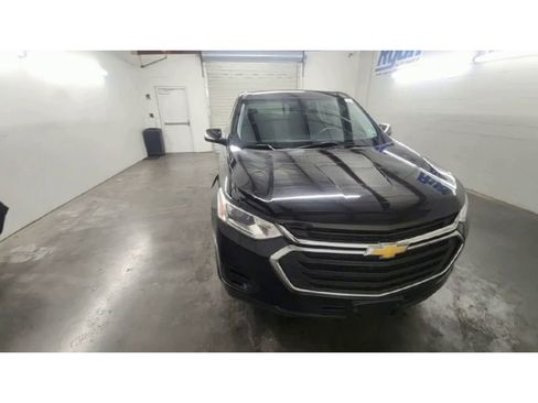 Used 2020 Chevrolet Traverse LS image 3