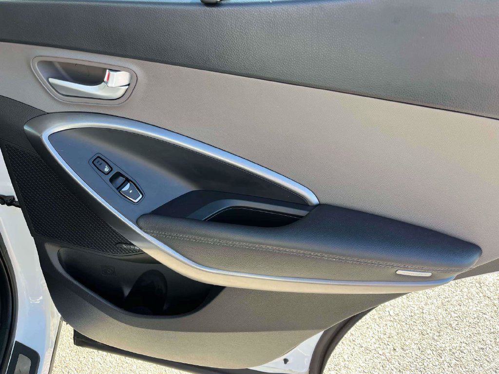 Used 2018 Hyundai Santa Fe Sport w/ 2.4L Tech Package 04 AWD/4WD image 8