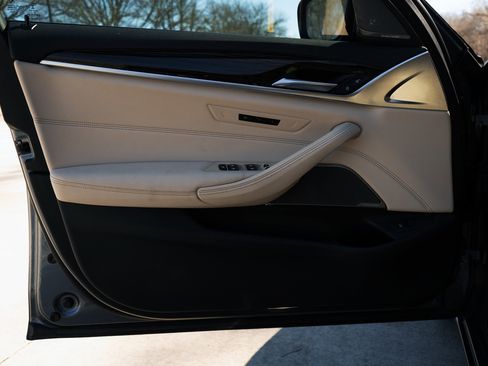 Used 2022 BMW 530i xDrive 530i xDrive w/ Premium Package image 36