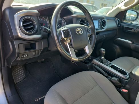 Used 2018 Toyota Tacoma SR5 RWD image 11