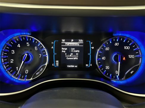 Used 2017 Chrysler Pacifica Touring w/ Tire & Wheel Group image 17