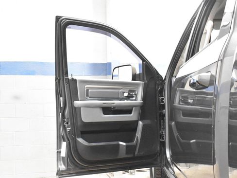 Used 2017 RAM 1500 Classic SLT AWD/4WD image 11