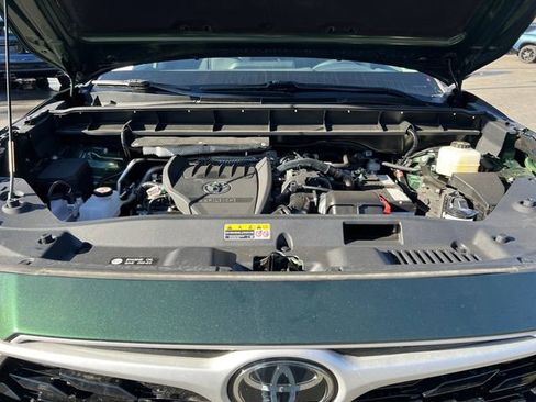 Used 2024 Toyota Highlander LE FWD image 20