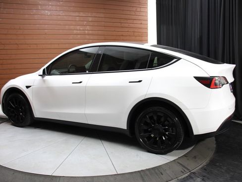 Used 2021 Tesla Model Y Long Range image 11