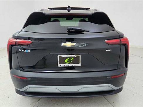 Used 2024 Chevrolet Blazer EV LT image 5