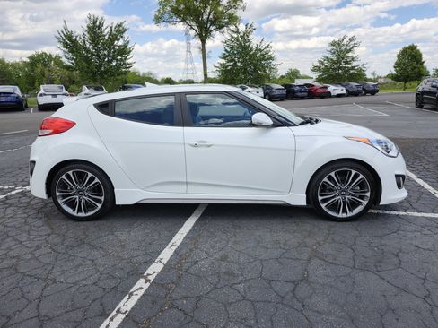 Used 2017 Hyundai Veloster Turbo FWD image 17