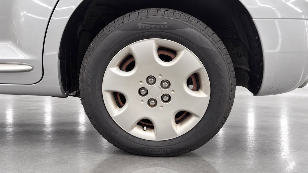 Used 2005 Chrysler PT Cruiser Touring w/ Moonroof Group FWD image 7