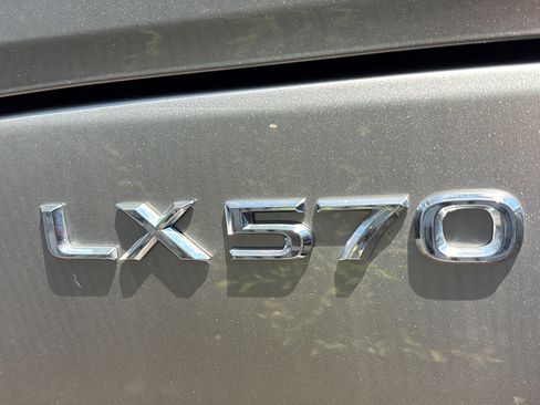 Used 2018 Lexus LX 570 4WD w/ Luxury Package image 29