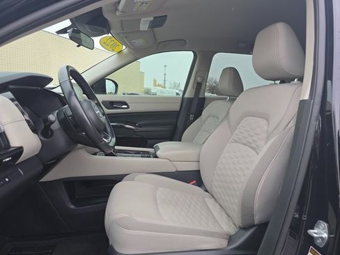 Used 2022 Nissan Pathfinder SV image 12