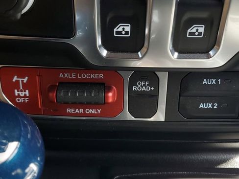 Certified 2025 Jeep Wrangler Sport image 32