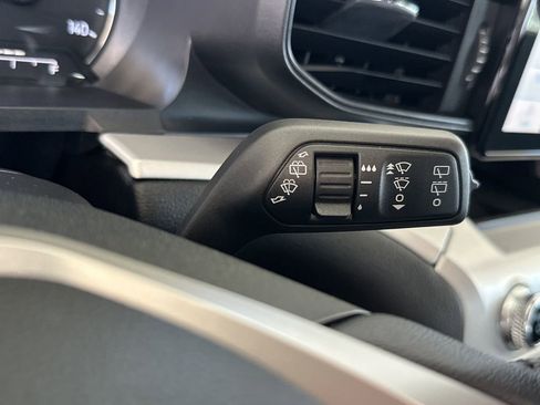 Used 2024 Ford Explorer XLT image 22