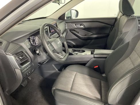 Used 2025 Nissan Rogue SV FWD image 17