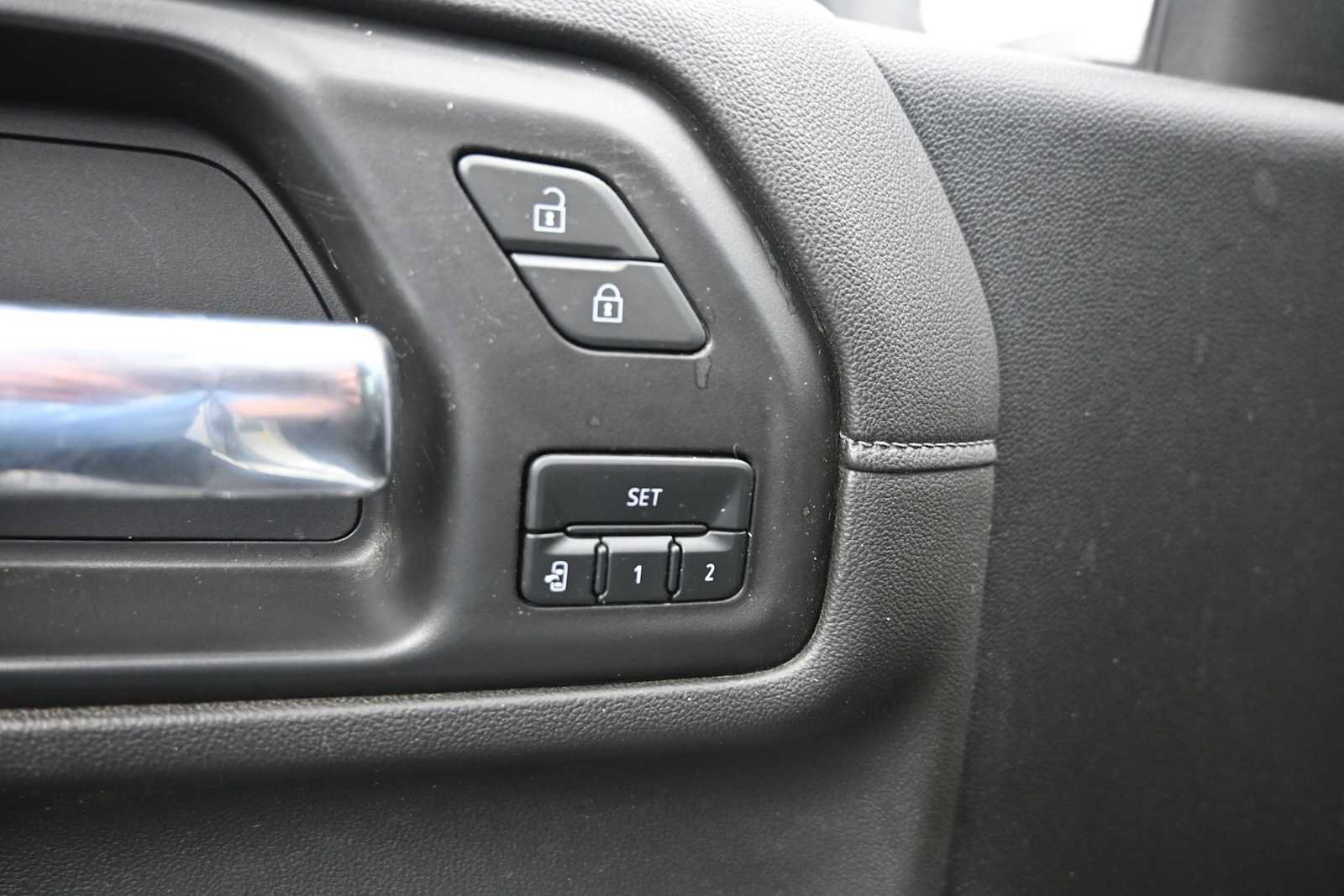 Used 2022 GMC Sierra 3500 Denali AWD/4WD image 15