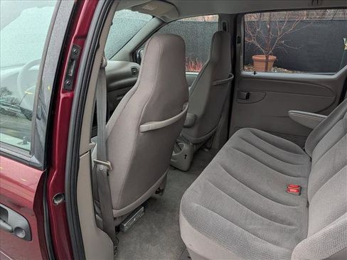 Used 2002 Chrysler Voyager eC image 22