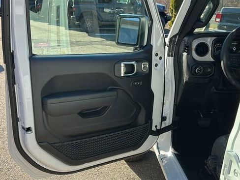 New 2026 Jeep Gladiator Sport AWD/4WD image 8