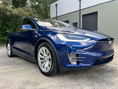 Used 2018 Tesla Model X 75D image 17