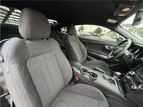 Used 2018 Ford Mustang Coupe RWD image 24