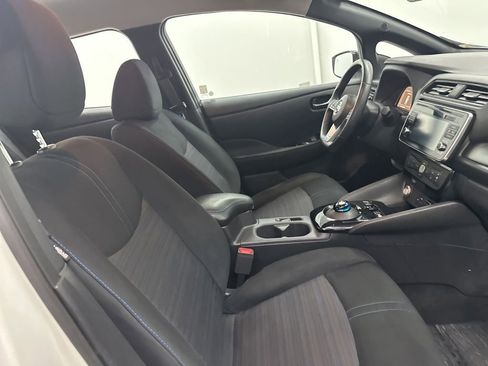 Used 2018 Nissan Leaf SV w/ SV Technology Package FWD image 25