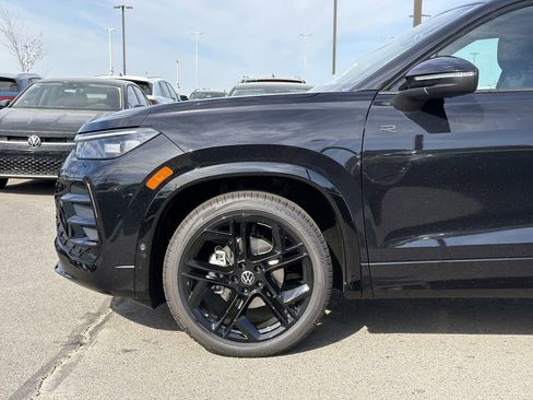 New 2026 Volkswagen Tiguan SE R-Line image 9