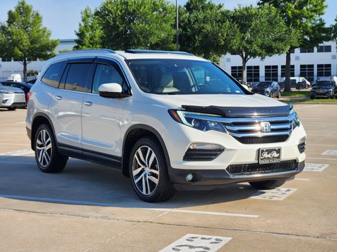 Used 2018 Honda Pilot Elite image 2
