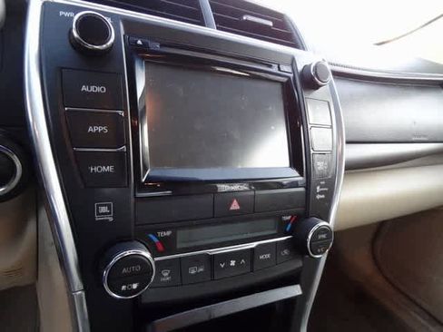 Used 2017 Toyota Camry XLE image 10