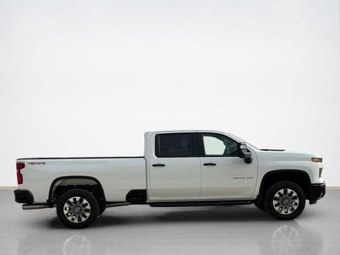 Used 2025 Chevrolet Silverado 2500 Custom w/ Custom Value Package AWD/4WD image 9