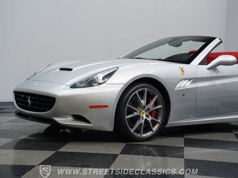Used 2010 Ferrari California RWD image 19
