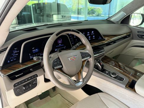Used 2022 Cadillac Escalade Sport Platinum w/ LPO, ONYX Package AWD/4WD image 4