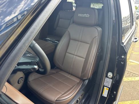 Used 2025 Chevrolet Tahoe High Country AWD/4WD image 25