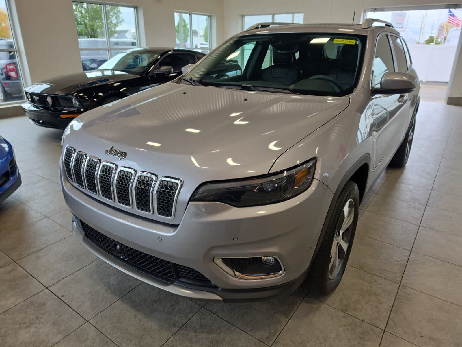 Used 2021 Jeep Cherokee Limited w/ Trailer Tow Group AWD/4WD image 1