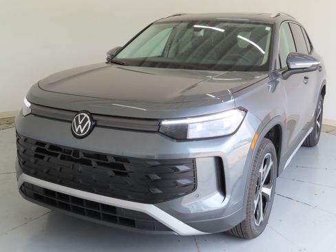 New 2026 Volkswagen Tiguan SE AWD/4WD image 8