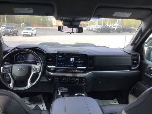 Used 2024 Chevrolet Silverado 1500 LT Trail Boss w/ Convenience Package II image 18