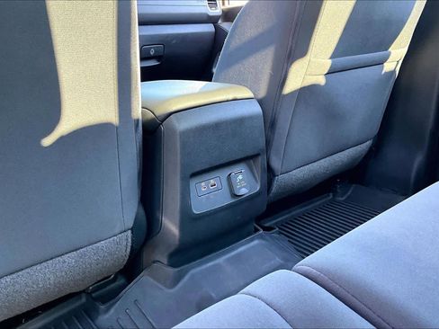 Used 2024 Nissan Frontier SV w/ SV Convenience Package image 33