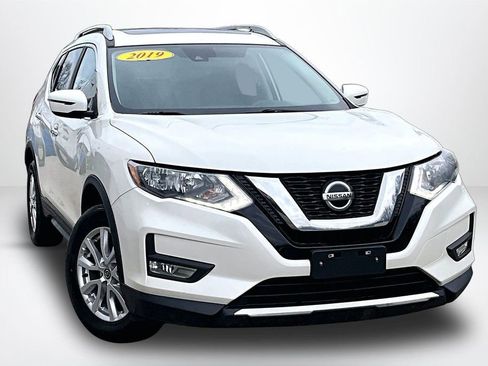 Used 2019 Nissan Rogue SV image 3