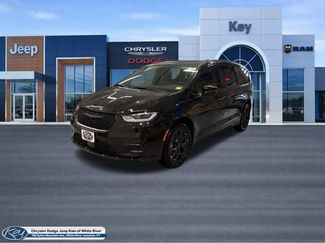 New 2026 Chrysler Pacifica Select w/ S Appearance Package video 1