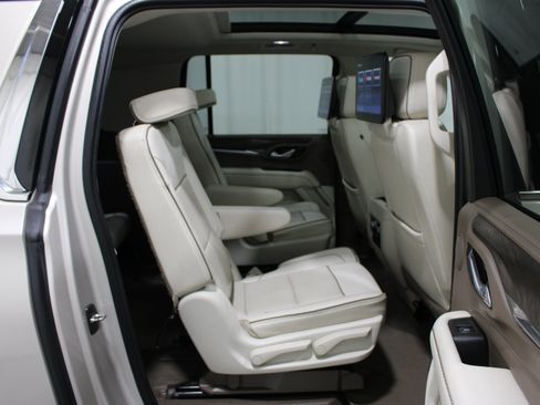 Used 2023 GMC Yukon XL Denali RWD image 26