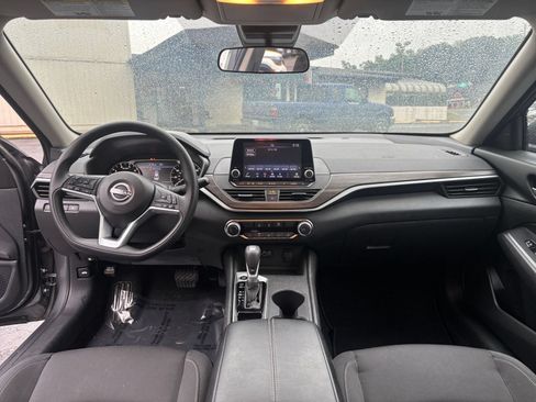 Used 2025 Nissan Altima 2.5 SV FWD image 28